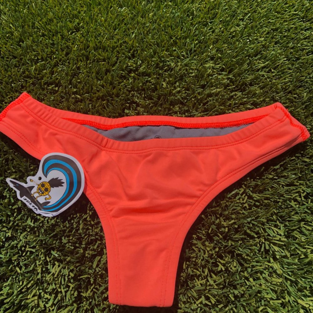 Jolyn "Duke"neon pink bottom